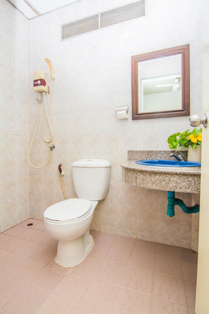 Sutus Court 5 Hotel Pattaja Szoba fotó